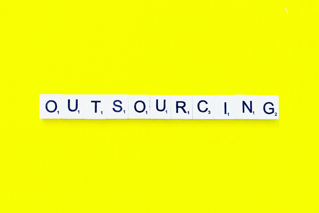 Vantagens de usar o outsourcing na hora de empreender